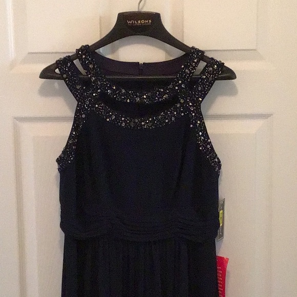 Ladies formal dress - Picture 3 of 9